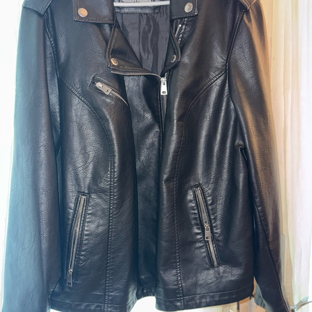 Levi's Women's Classic Black Leather Jacket